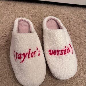 NEW T Swift Taylor's Version Cream Teddy Bear Memory Foam Slippers Size …